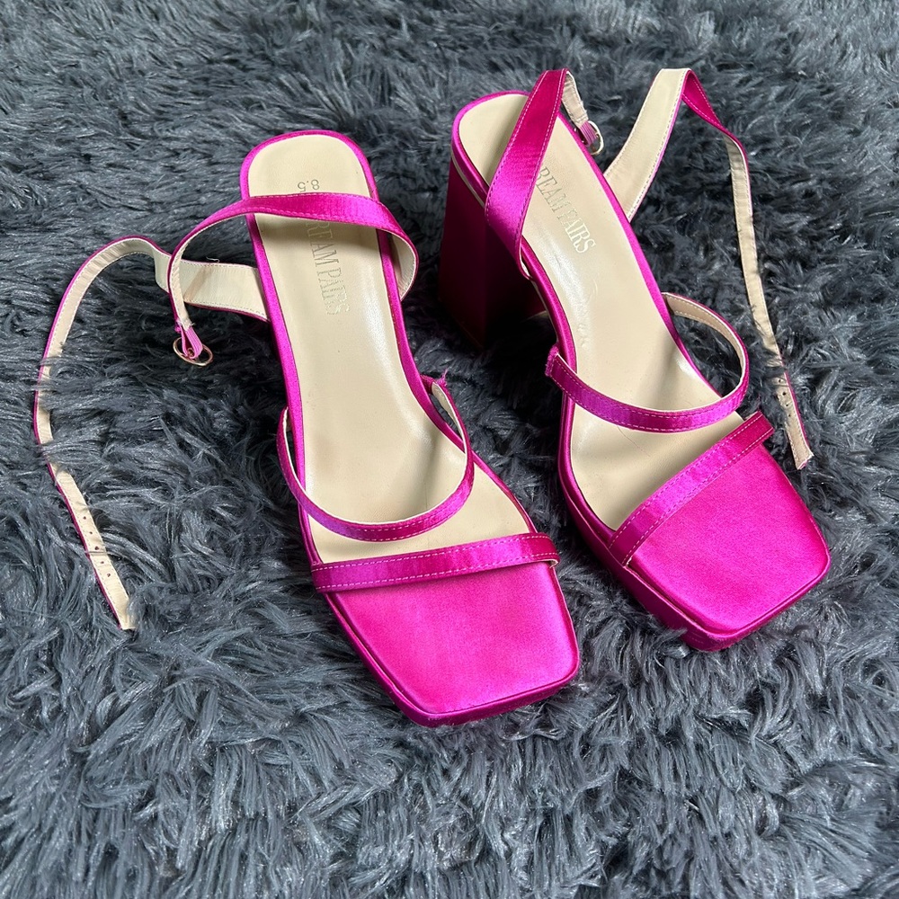 Dream Pairs Fuchsia Strappy Block Heels